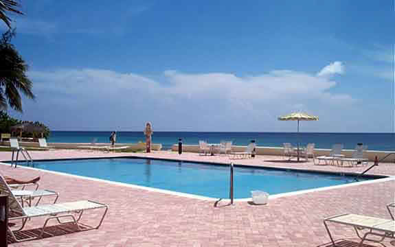 Grand Cayman Island's Oceanfront Vacation Condo Rentals Pool